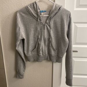 LIKE NEW CROPPED ZIPPER HOODIE